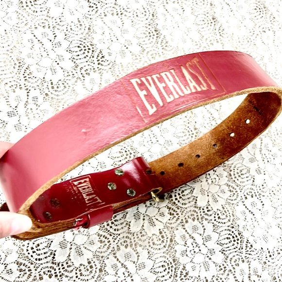 EVERLAST |✨VINTAGE!✨ Red Thick Leather Workout Gym Belt SMALL 24” to 32” - Picture 3 of 8